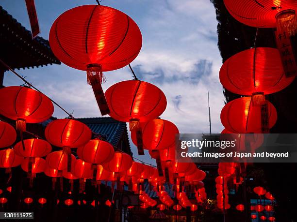 nagasaki lantern festival - lantaarnfestival van nagasaki stockfoto's en -beelden