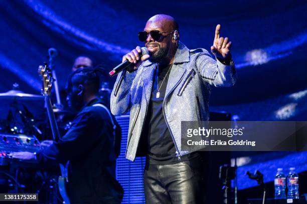 Singer Joe performs at Smoothie King Center on March 05, 2022 in New Orleans, Louisiana.
