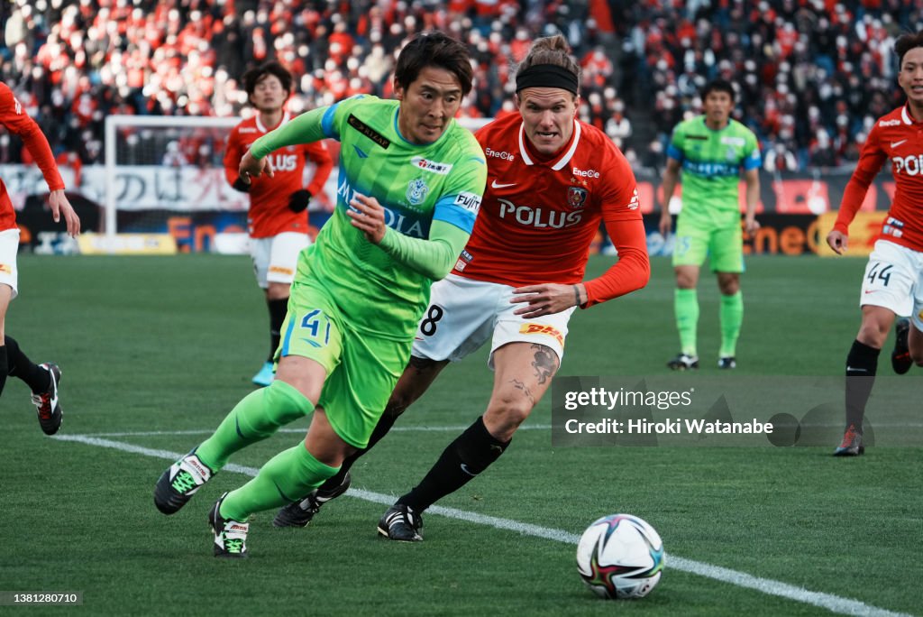 Urawa Red Diamonds v Shonan Bellmare - J.LEAGUE Meiji Yasuda J1