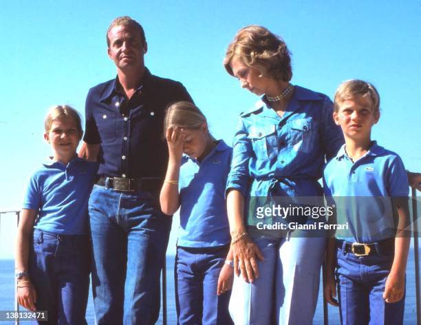 Spanish Kings Juan Carlos and Sofia with their children Cristina, Elena and Felipe, on holydays, 16th August 1976, Palma de Mallorca, Spain.