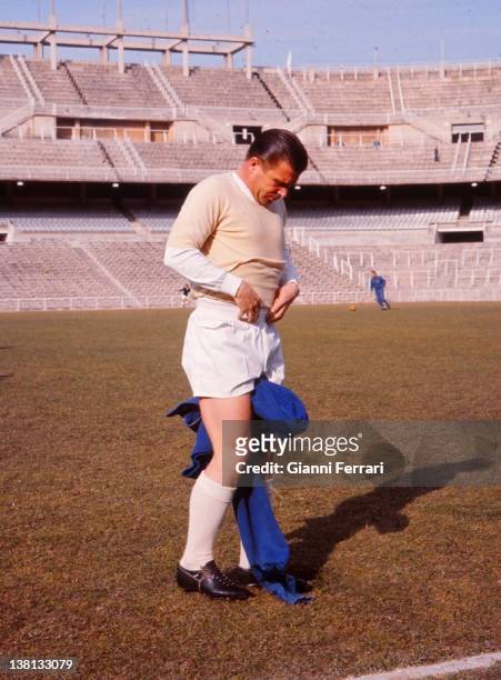 The Hungarian soccer player of 'Real Madrid' Ferenc Puskas in a training at the stadium 'Santiago Bernabeu' Madrid.