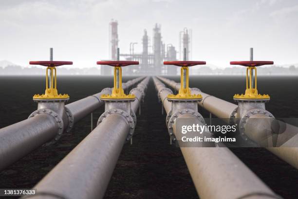 oil refinery and pipeline - oil refinery bildbanksfoton och bilder