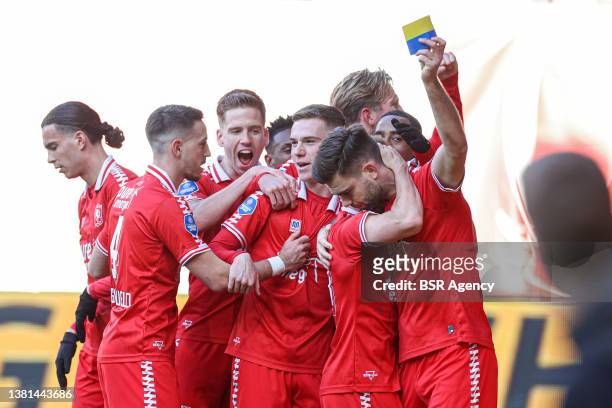 Robin Propper of FC Twente, players of FC Twente celebrate their first goal during the Dutch Eredivisie match between FC Twente and SC Cambuur at...