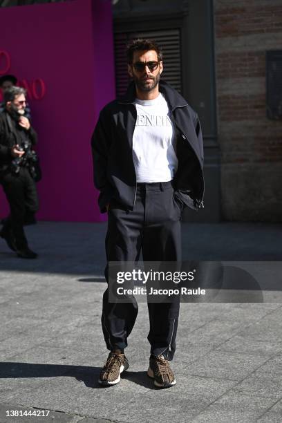 Jon Kortajarena attends the Valentino Womenswear Fall/Winter 2022/2023 show as part of Paris Fashion Week on March 06, 2022 in Paris, France.