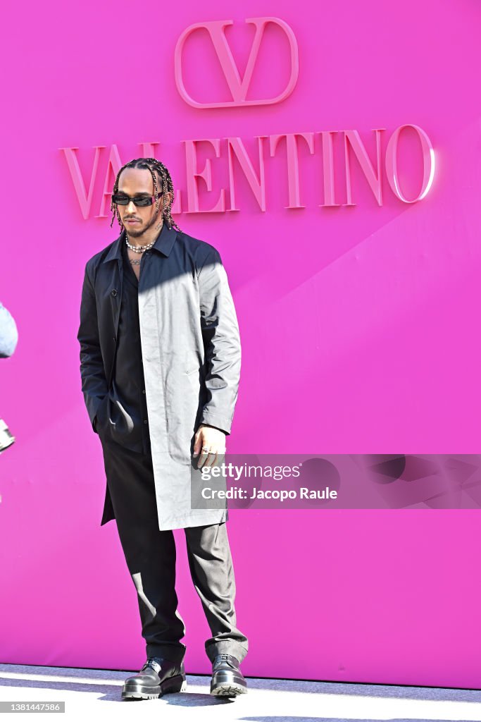 Valentino : Outside Arrivals - Paris Fashion Week - Womenswear F/W 2022-2023