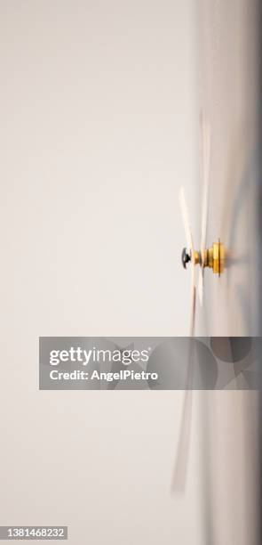 clock hands - profile view - reloj stock pictures, royalty-free photos & images