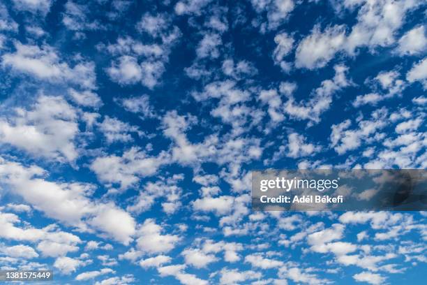 cloudy sky - wispy stock pictures, royalty-free photos & images