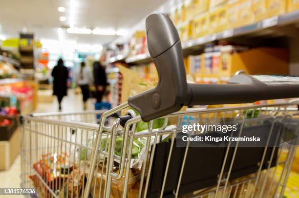 shopping trolley - grocery food stockfoto's en -beelden