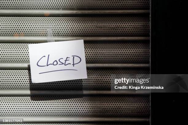 'closed' note - closed foto e immagini stock