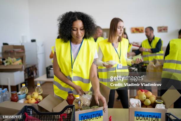 charity workers preparing food donation boxes for ukrainian people - ukraine war imagens e fotografias de stock