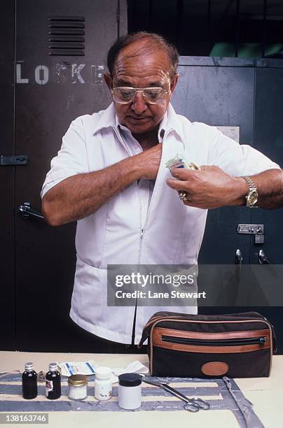 Trainer Angelo Dundee with his fight kit in locker room. FL 8/9/1987 CREDIT: Lane Stewart