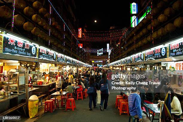 keelung miaokou night market - taiwan night market stock pictures, royalty-free photos & images