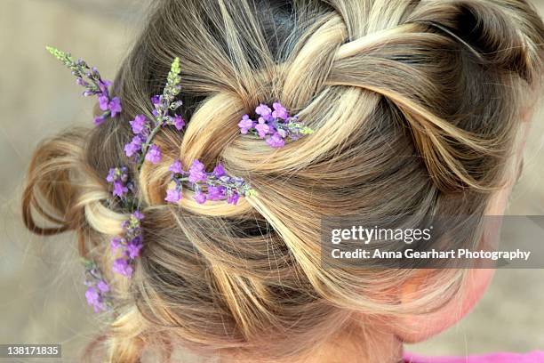 braids - blumen als accessoire stock-fotos und bilder