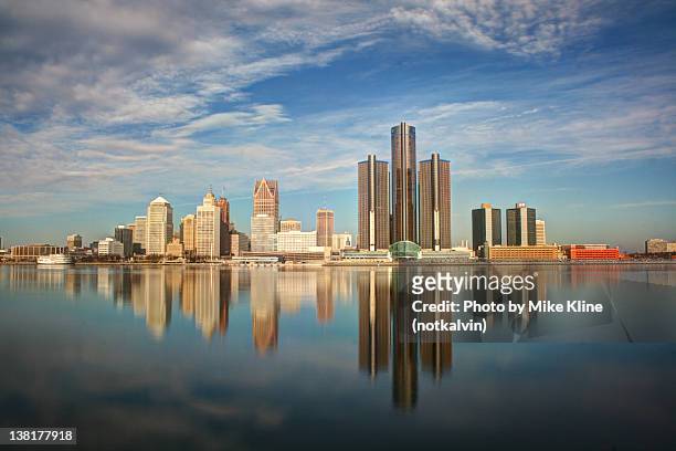 detroit city reflection in river - detroit michigan stock-fotos und bilder