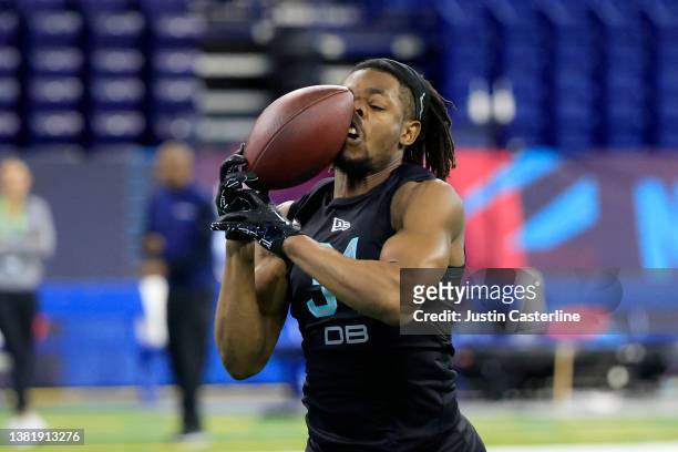 Isaac Taylor-Stuart #DB31 of Southern California runs a drill during the NFL Combine at Lucas Oil Stadium on March 06, 2022 in Indianapolis, Indiana.