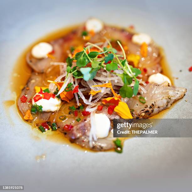 fischtataki mit alioli und soja-vinagrette - aioli stock-fotos und bilder