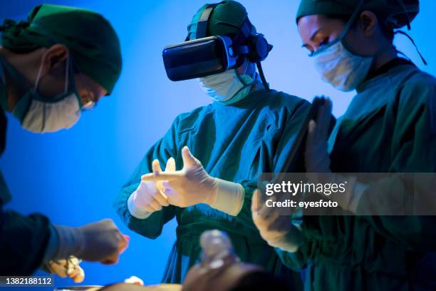 doctors are surgery to patient at operating room. using virtual reality glasses. - medical examination room stockfoto's en -beelden