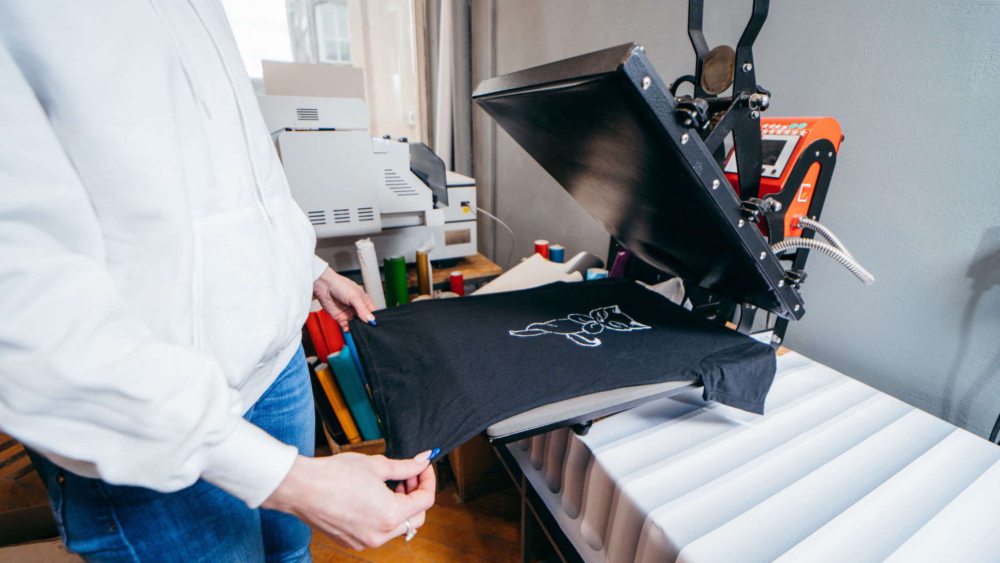 Desktop thermo press for printing images on fabric. Desktop thermo press for printing images on fabric.