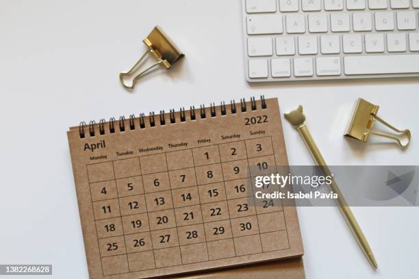 2022 april calendar on desk - april stock pictures, royalty-free photos & images