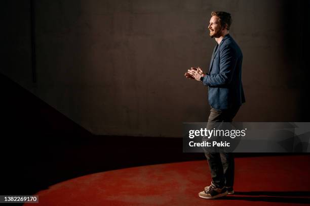 young male speaker with headset giving a talk at corporate business training conference - awards show imagens e fotografias de stock