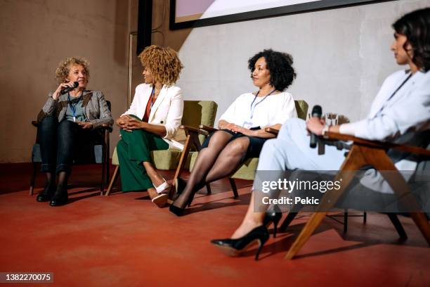 female executives holding panel discussion - casual panel discussion stock pictures, royalty-free photos & images