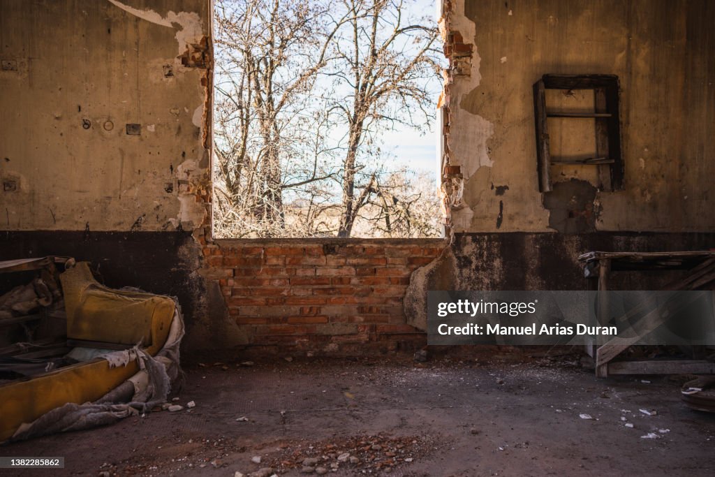Representation of the interior of a house abandoned and destroyed by the war