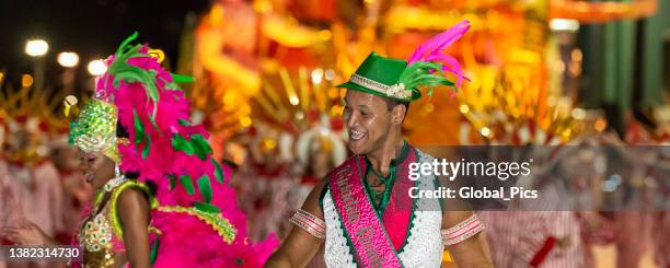 parata del carnevale brasiliano - brazilian carnival foto e immagini stock