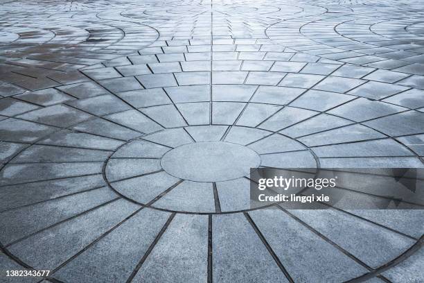 square ground with circular pattern - brick pathway stock pictures, royalty-free photos & images