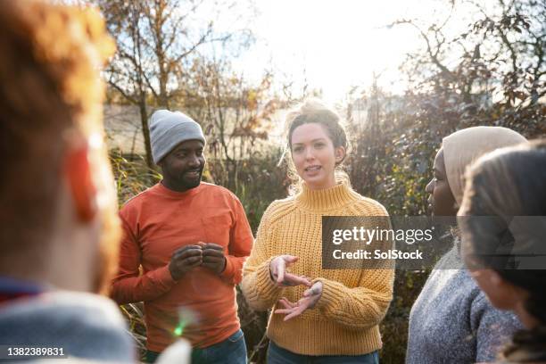 volunteering for the community - utomhus bildbanksfoton och bilder