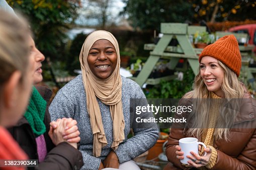 Diverse Women Volunteers Diverse Women Volunteers