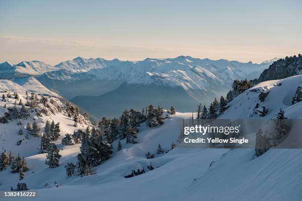 pyrenees mountain range - pyrénées stock-fotos und bilder