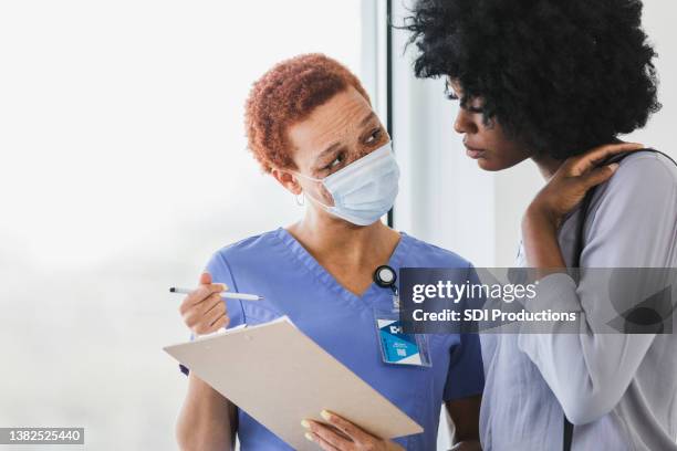Nurses Medical Chart Nurses Looking At Chart Photos and Premium High Res Pictures - Getty Images