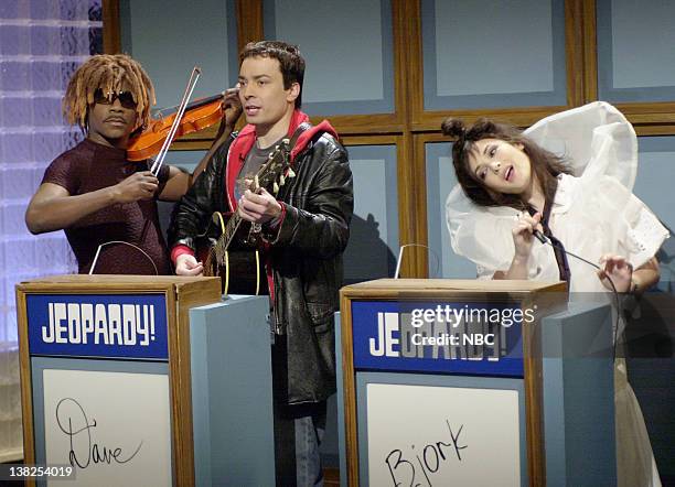 Episode 20 -- Air Date -- Pictured: Dean Edwards as Boyd Tinsley, Jimmy Fallon as Dave Matthews and Winona Ryder as Bjork during the "Jeopardy!" skit...