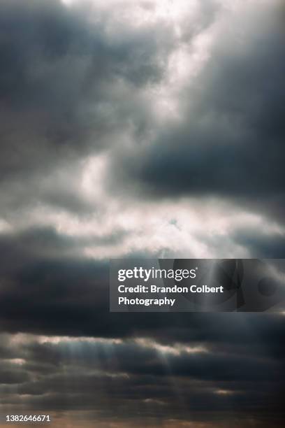 heavens gates opening. - meteorologie stockfoto's en -beelden