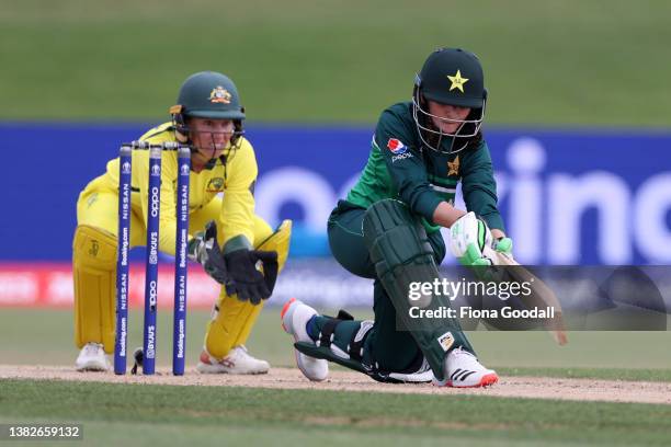 Bismah Maroof, captain of Pakistan plays a shot during the 2022 ICC Women's Cricket World Cup match between Australia and Pakistan at Bay Oval on...