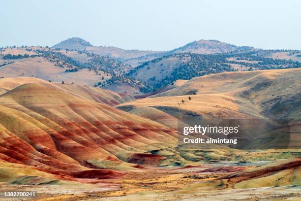 scenery at painted hills unit - john day fossil beds national park 個照片及圖片檔