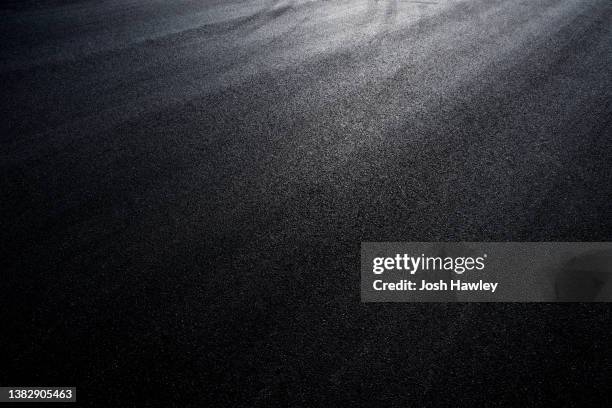 asphalt road background - asphalt - fotografias e filmes do acervo