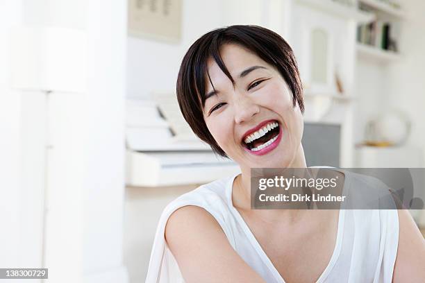 close up of woman laughing - 女性　日本人　笑顔　30代 ストックフォトと画像