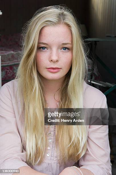 primer plano de la cara de chica adolescente - blond hair girl fotografías e imágenes de stock