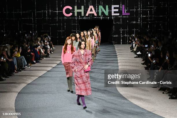 Chanel Fall Winter Photos and Premium High Res Pictures - Getty Images