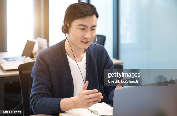 business people negotiate business through video conference - call centre asian foto e immagini stock