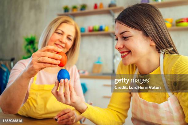 Table Knocking 160 Knocking Table Stock Photos, High-Res Pictures, and Images - Getty ...