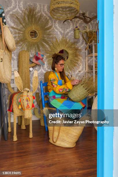 espartera woman working with esparto grass with his hands - frigiliana stock pictures, royalty-free photos & images