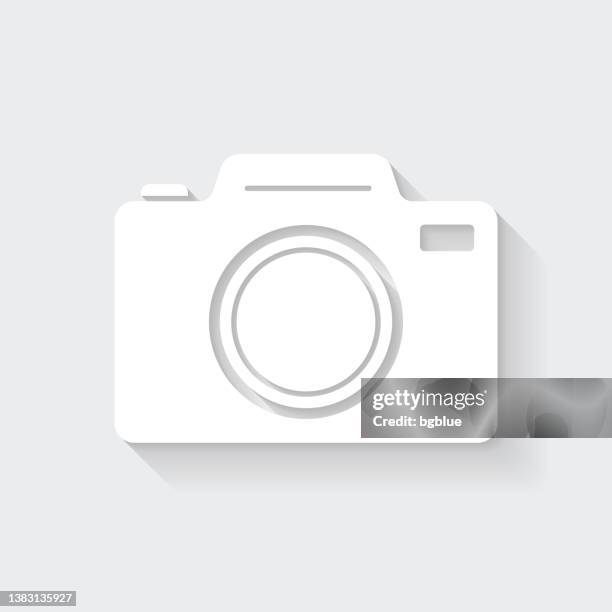 ilustrações, clipart, desenhos animados e ícones de câmera fotográfica. ícone com sombra longa em fundo em branco - design plano - sessão de foto