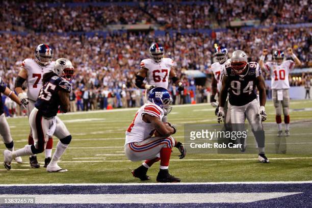Fullback Ahmad Bradshaw of the New York Giants scores on a six-yard touchdown run in the fourth quarter against the New England Patriots during Super...
