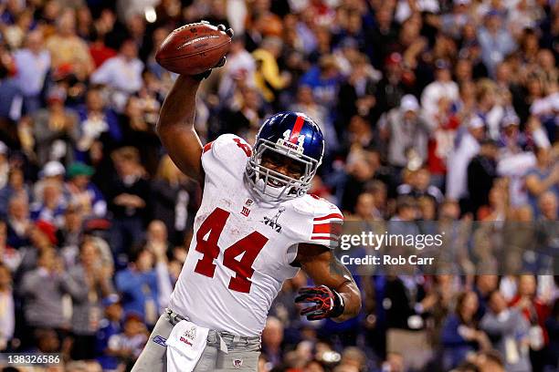 Fullback Ahmad Bradshaw of the New York Giants celebrates his six-yard touchdown run in the fourth quarter against the New England Patriots during...