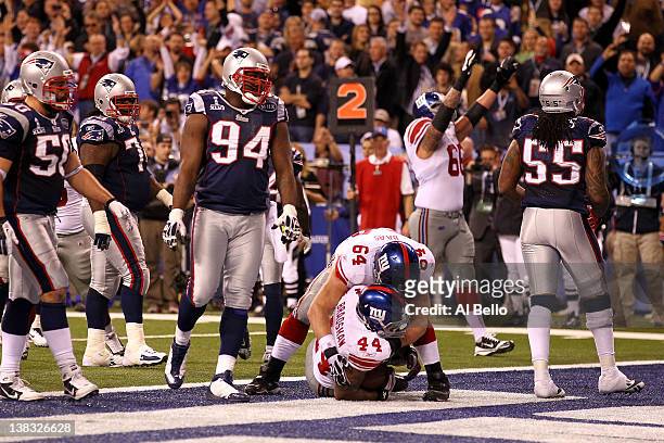 David Baas celebrates with Runningback Ahmad Bradshaw of the New York Giants after a 6 yard touchdown in the fourth quarter against the New England...