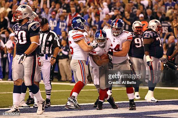 Runningback Ahmad Bradshaw of the New York Giants celebrates with his teammates after running the ball for a 6 yard touchdown in the fourth quarter...
