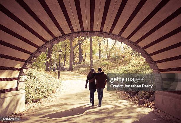 couple in central park - couple central park stock pictures, royalty-free photos & images