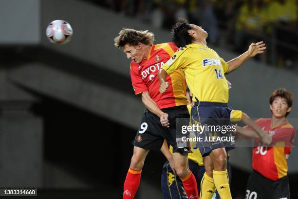 Frode Johnsen of Nagoya Grampus heads to score his side's first goal during the J.League Yamazaki Nabisco Cup Quarter Final first leg match between...